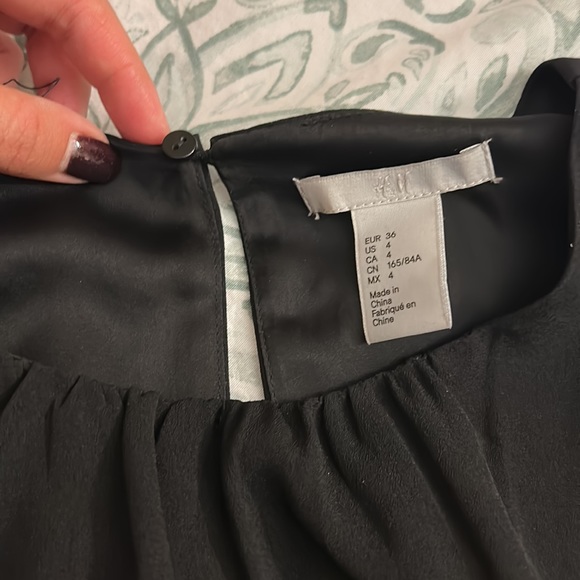 H&M black long sleeved beaded dress size 4 worn once beaded sleeves - Picture 4 of 5